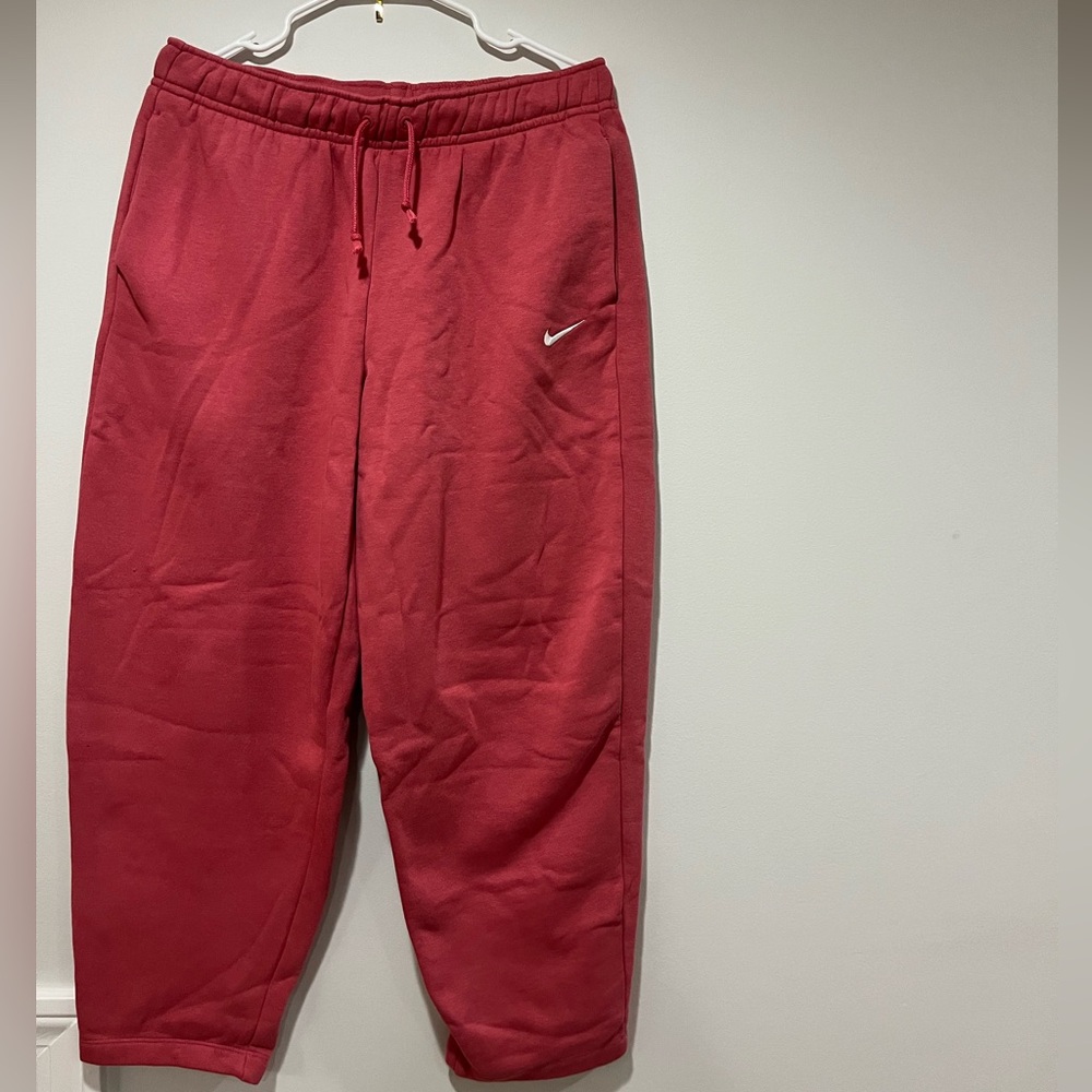 Nike Sweatpants with Drawstring Waistband and Relaxed Fit
